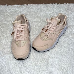 Rose Gold Nike Rache